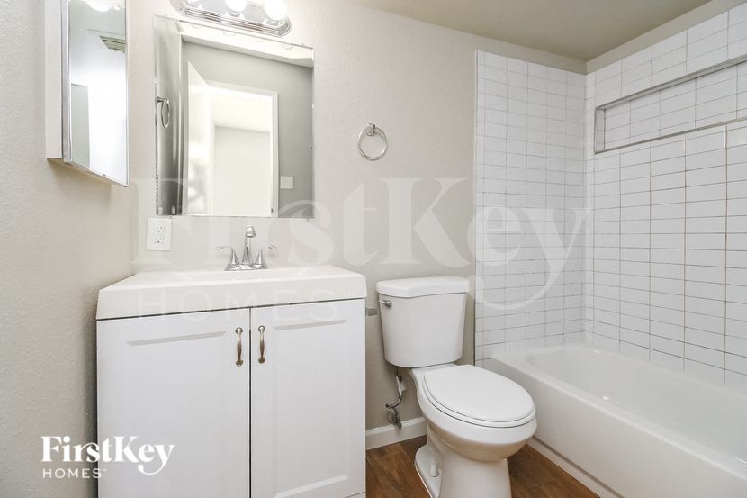 Building Photo - 15035 N 28th Ave