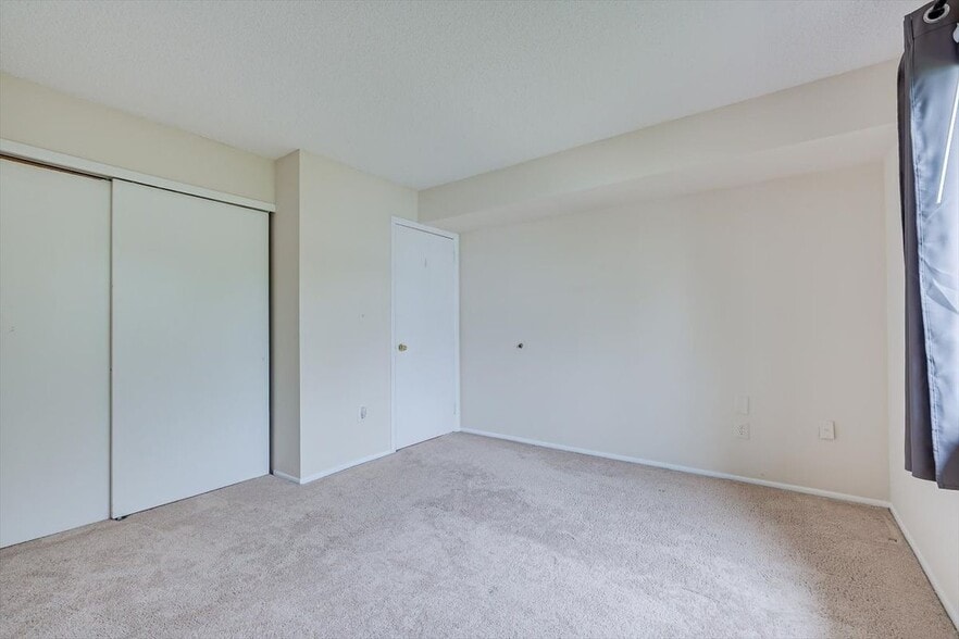 Building Photo - 2310 Aspen Dr