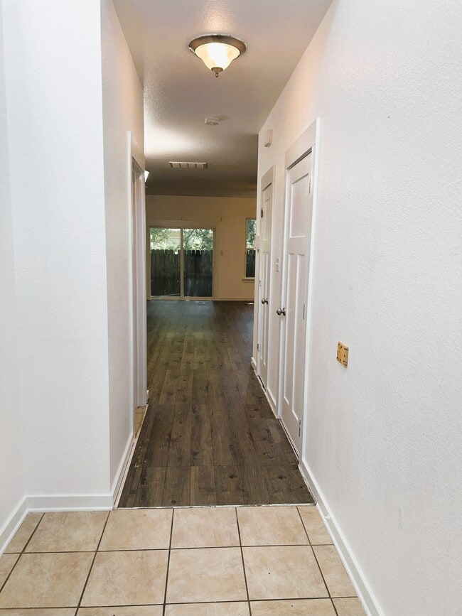 Building Photo - 248 Craftsman Cir