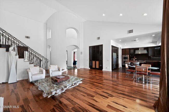 Building Photo - 9651 Sagebrush Ave