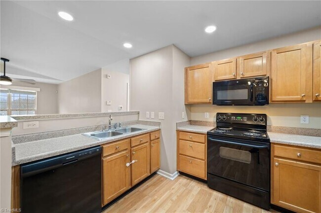 Building Photo - 3712 Cotswold Ave