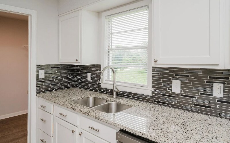 Building Photo - 2033 E Lake Blvd