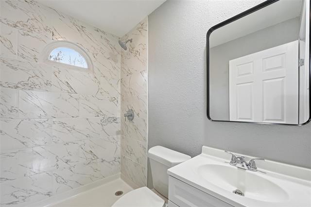 Building Photo - 904 21st St