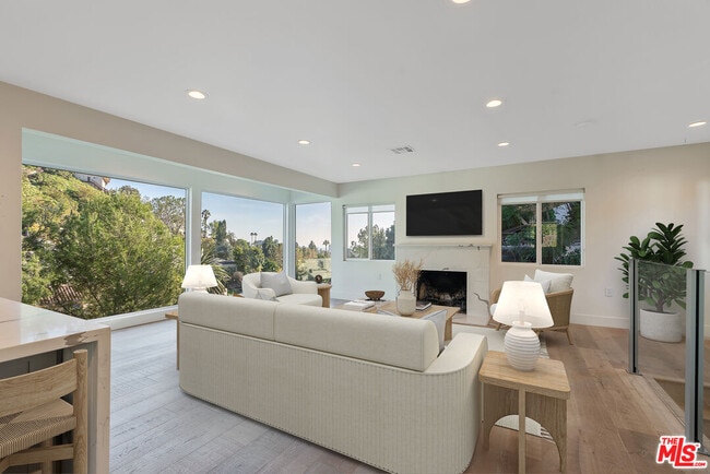 Building Photo - 2370 San Marco Dr