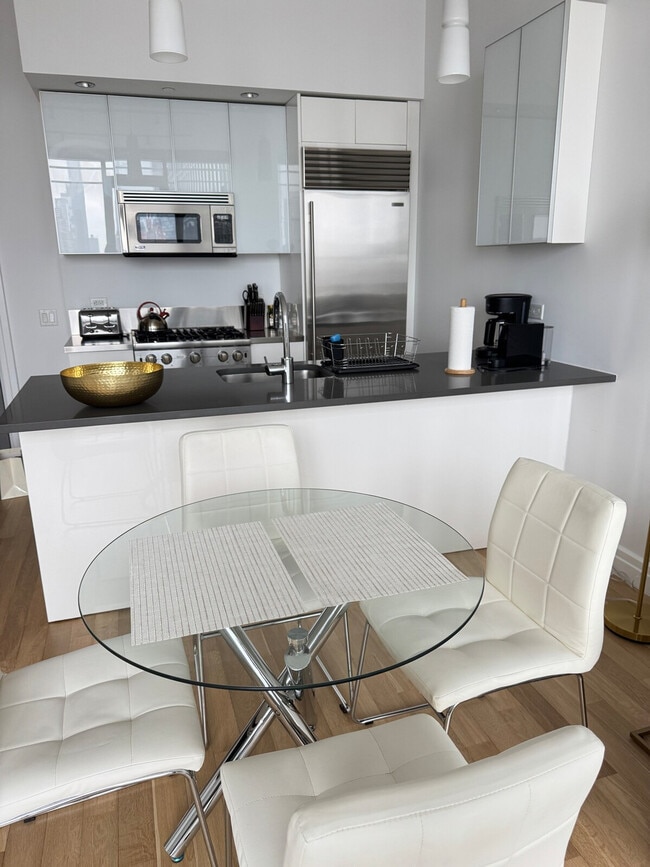 Building Photo - 676 Amsterdam Ave