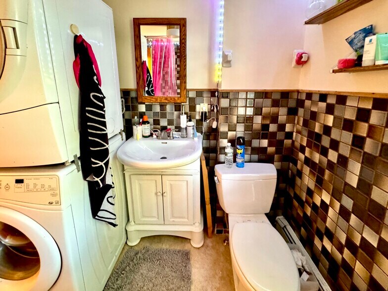 Building Photo - 2 Inman Pl