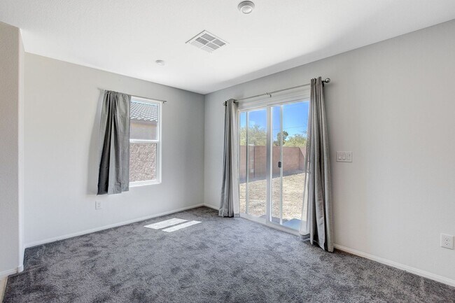 Building Photo - Newer Home in Indian Springs!