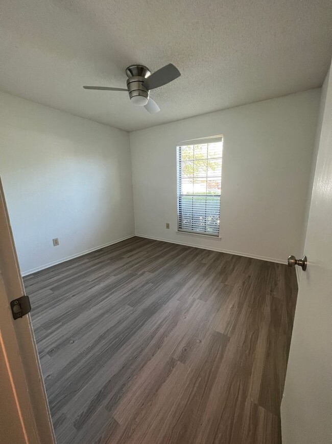 Building Photo - Single Family Home *LEASING SPECIAL AVAILA...