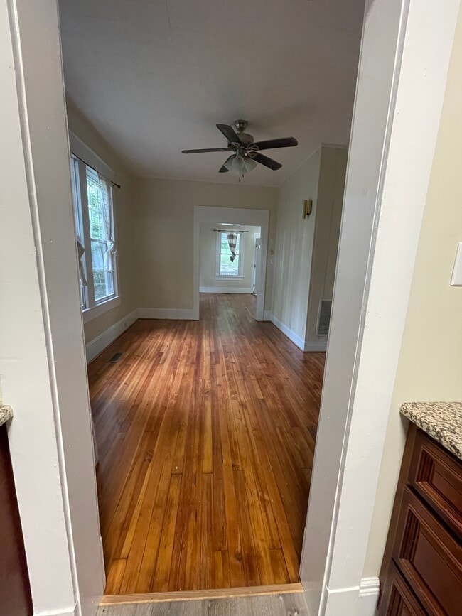 Building Photo - 421 Duke St SW