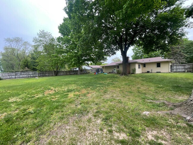 Building Photo - Ranch located in Jenison School District