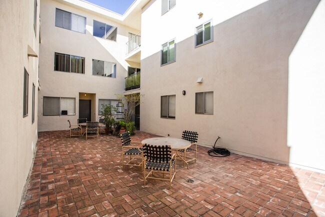 Building Photo - West Hollywood condo