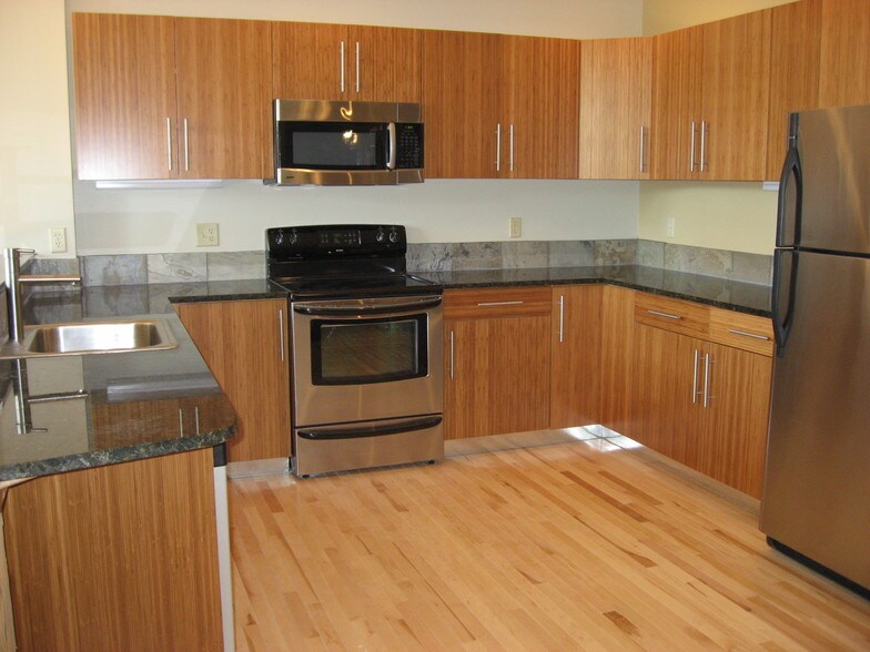 Building Photo - Lakefront Lofts