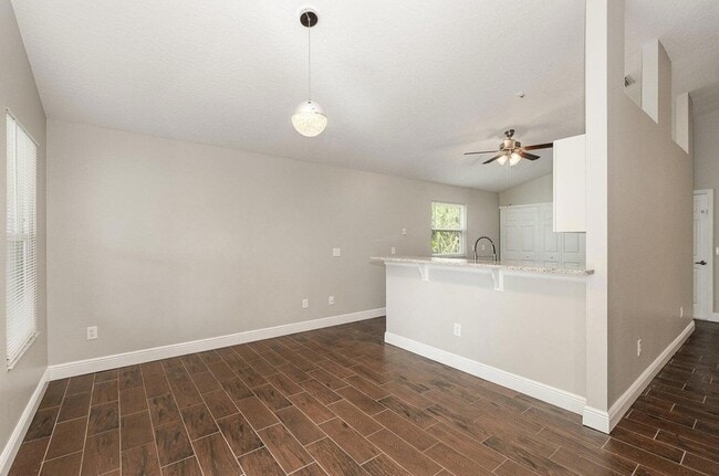 Building Photo - 513 Oakmont Pl