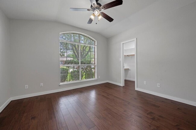 Building Photo - 1500 Lochaline Loop