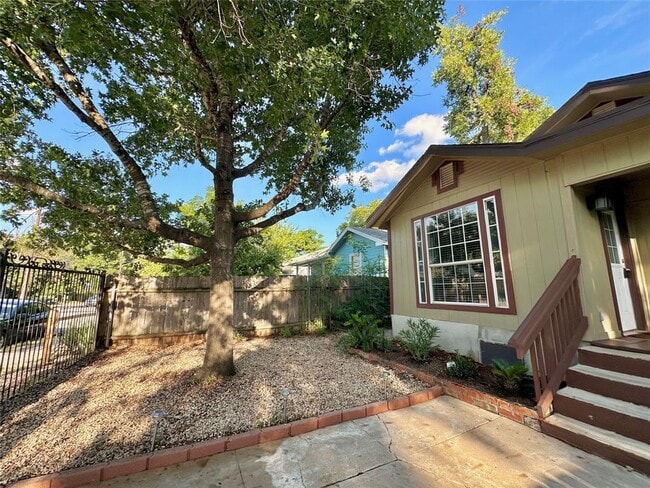 Building Photo - 2103 E 16th St