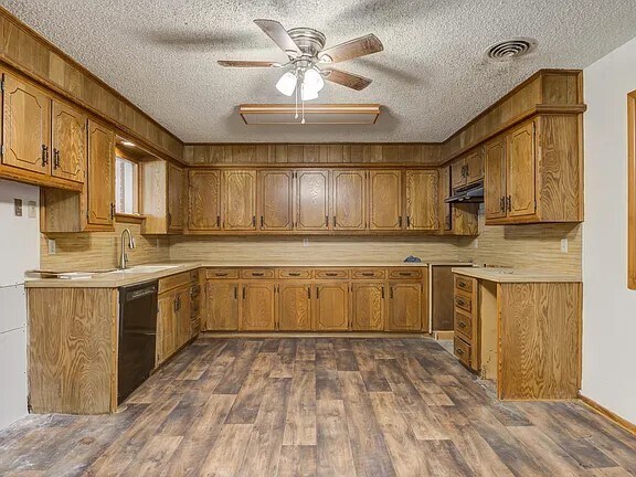 Building Photo - 1212 E Broadway St