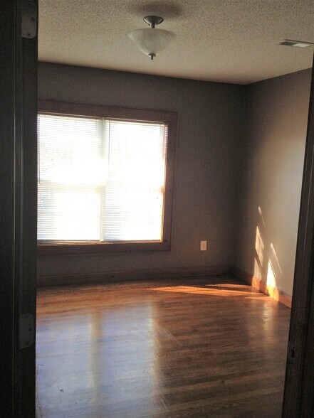 Bedroom - 923 Hillcrest E Dr