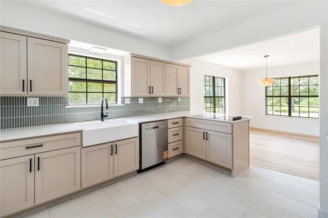 Building Photo - 209 Pope Bend S