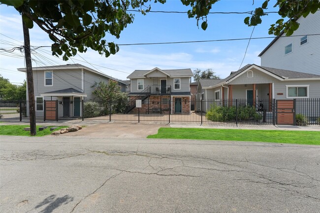 Primary Photo - 2518 Anita St