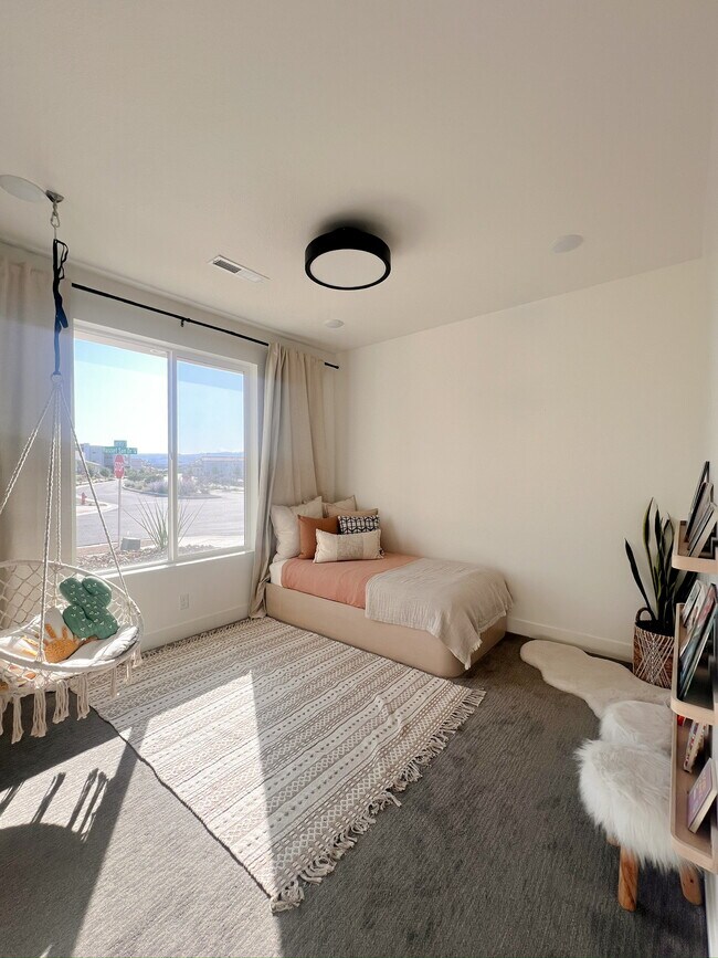 Building Photo - 5741 S Russet Sun Dr