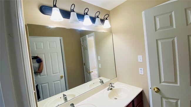Building Photo - 58 Fountainview Dr
