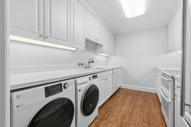 Building Photo - 3211 W Swann Ave