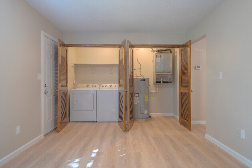 Back Den 3 w/Laundry - 191 Clover Valley Cir