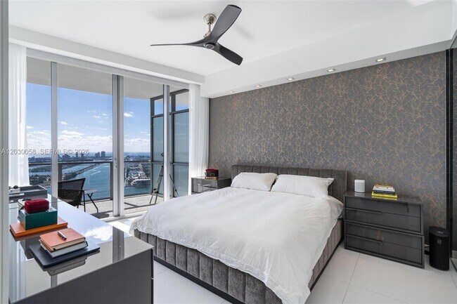 Building Photo - 1100 Biscayne Blvd