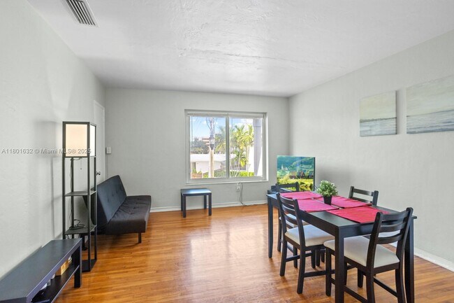 Building Photo - 8100 Crespi Blvd