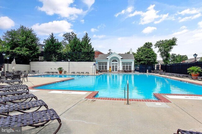 Building Photo - 8 S Van Dorn St