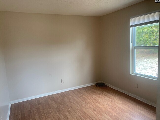 Building Photo - 487 Bushberry Rd