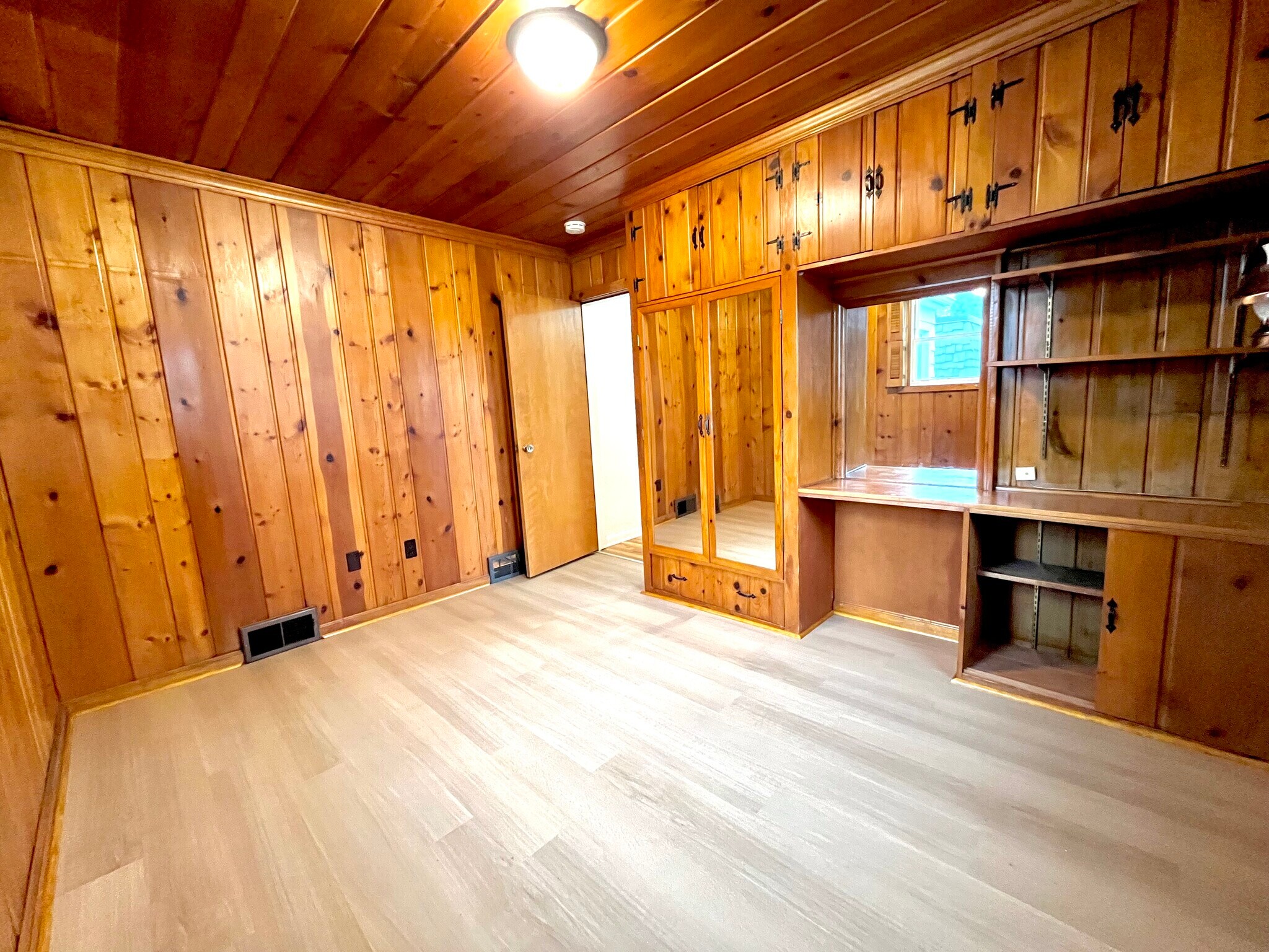 Building Photo - 706 Grand Ave NE