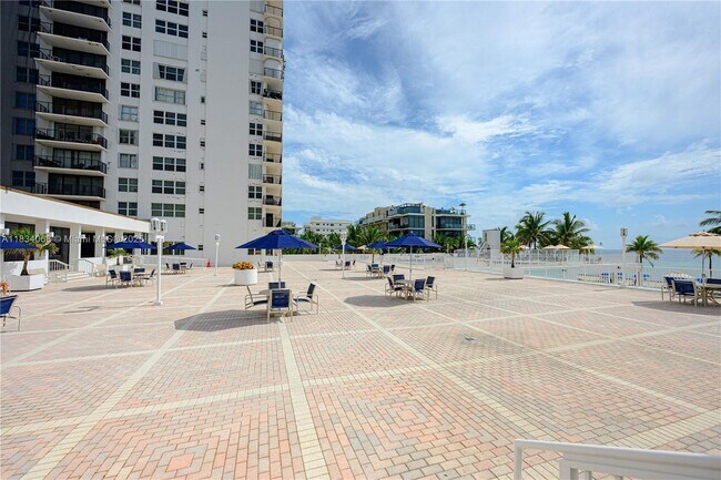 Building Photo - 2201 S Ocean Dr