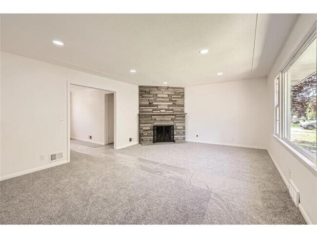 Building Photo - 3808 Welcome Ave N