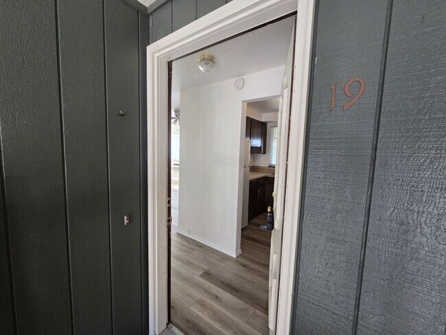 Building Photo - 140 NE Atkinson Ct