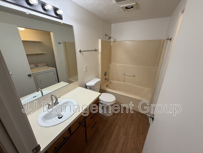 Building Photo - 1227 2nd St