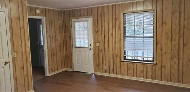 Building Photo - Willow Run Apartments