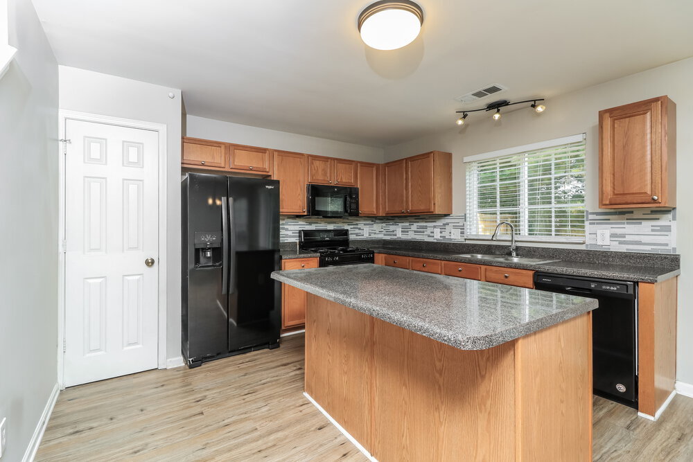 Building Photo - 305 Silver Spring St