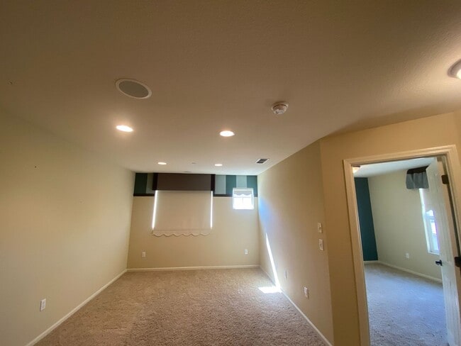 Building Photo - Spacious 2BD Condo with Loft & 2-Car Garage Near Intel and Willow Hill Park
