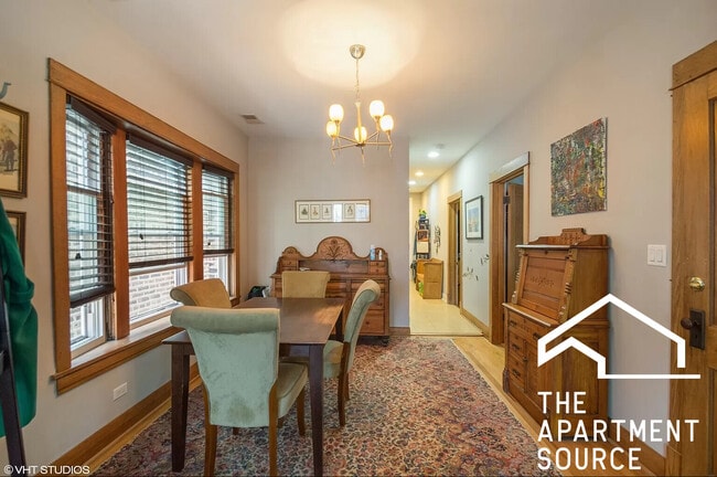 Building Photo - 2509 W Diversey Ave