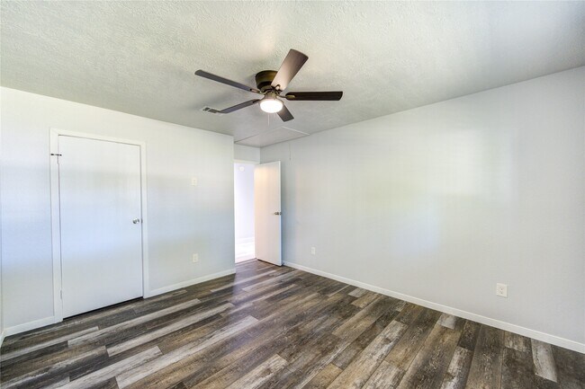 Building Photo - 235 E Castle Harbour Dr