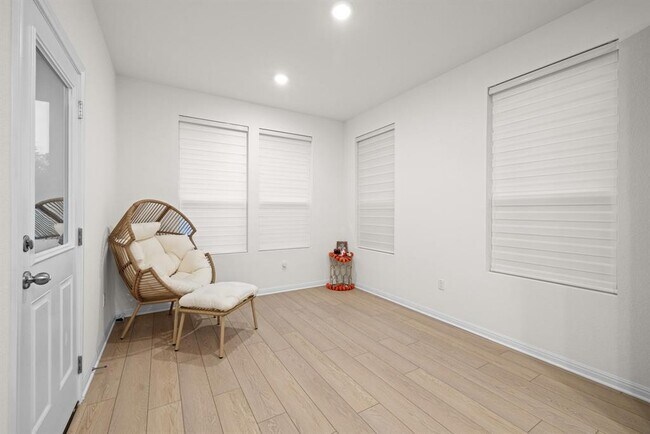 Building Photo - 2604 Acoma Ln
