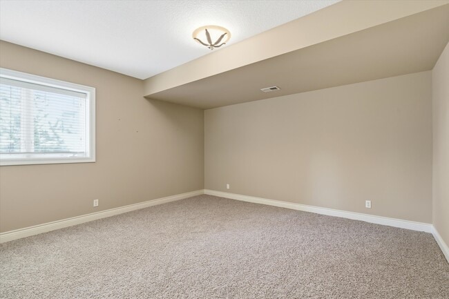 Building Photo - 9638 Zarda Dr