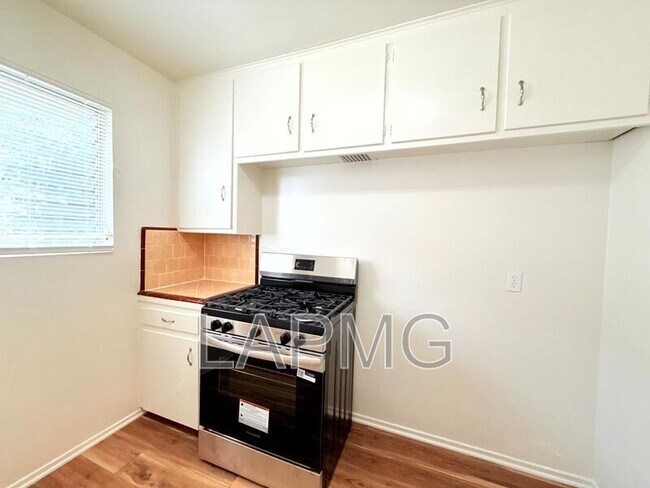 Building Photo - 356 Hayworth Ave