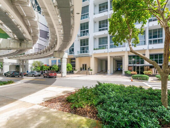 Building Photo - 1050 Brickell Ave