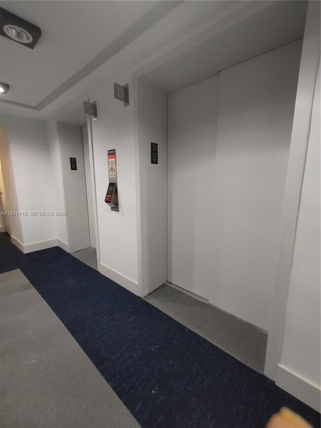 Building Photo - 555 NE 15th St