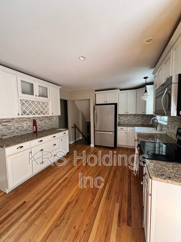 Building Photo - 2318 Penrose Dr
