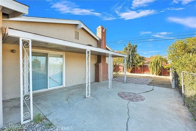 Building Photo - Located in the desirable Jurupa Hills clos...