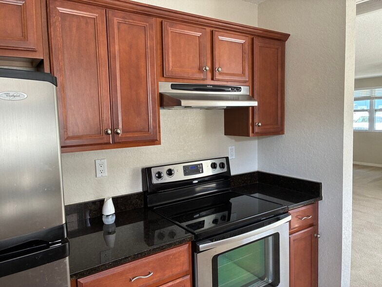 Building Photo - 423 Wildwood Way
