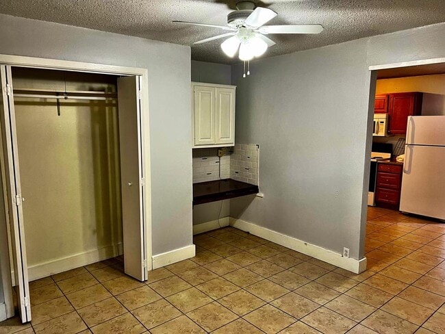 Building Photo - 1900 Alguno Rd